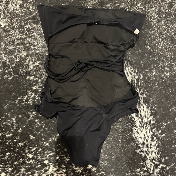 Victoria Secret - Picture 2 of 2